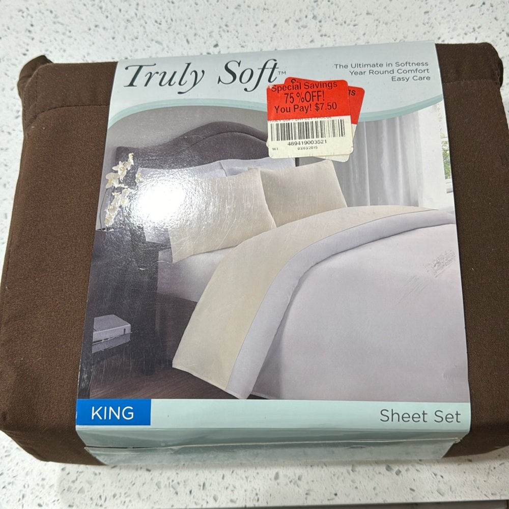 Never opened Truly Soft brown king sheets